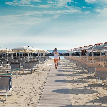 Hotel Castellucci Bellaria-Igea Marina Exterior foto