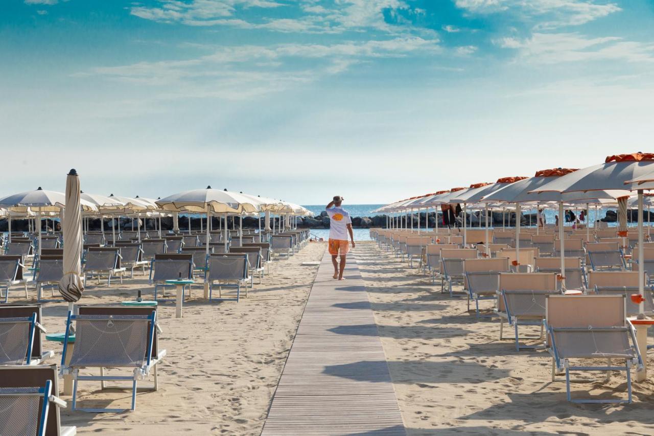 Hotel Castellucci Bellaria-Igea Marina Exterior foto