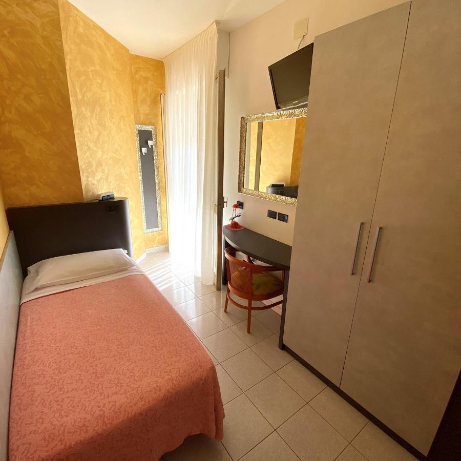 Hotel Castellucci Bellaria-Igea Marina Exterior foto